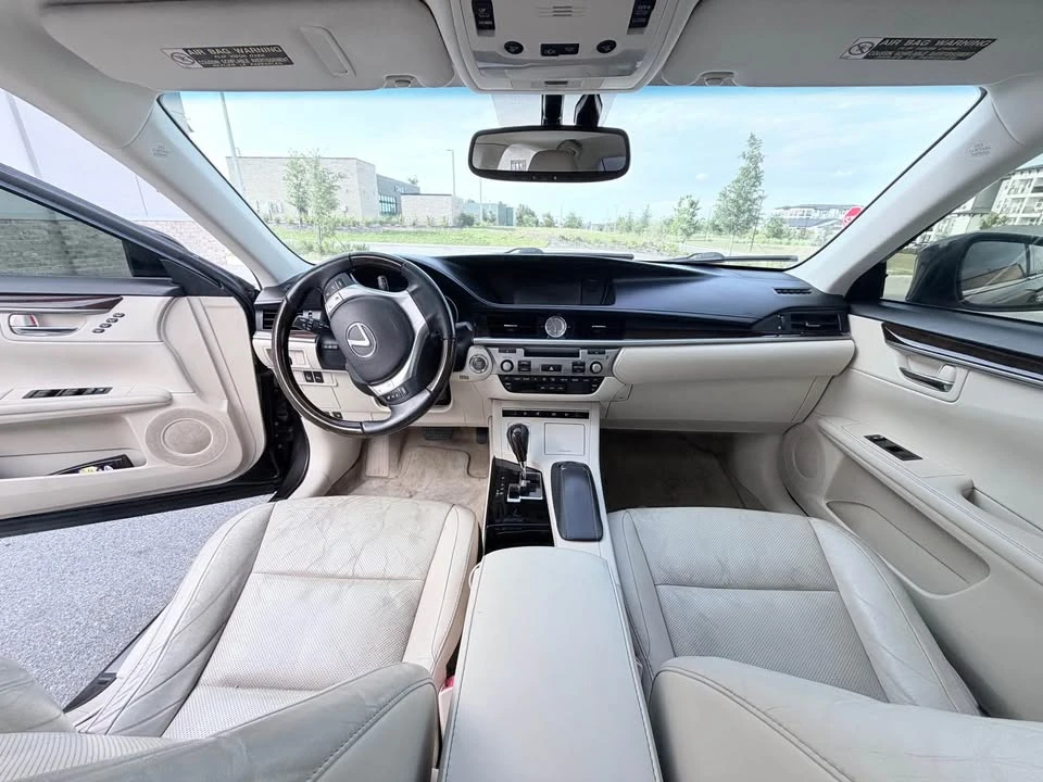 2014 Lexus ES 6th Gen - Image 10 of 17