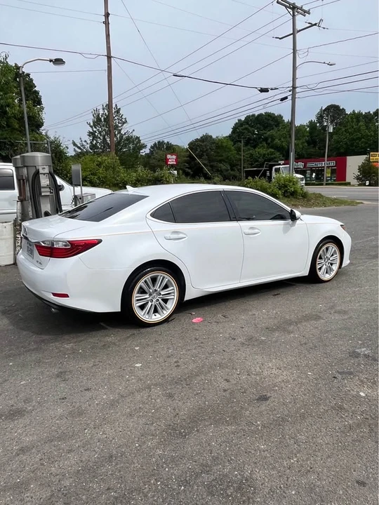 2014 Lexus ES 6th Gen - Image 2 of 7