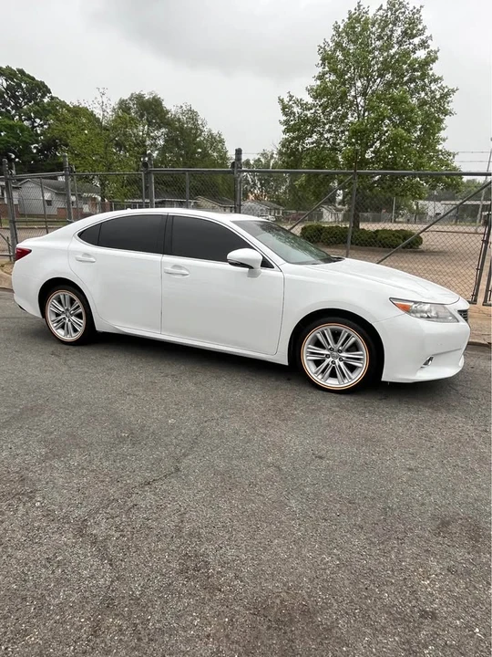 2014 Lexus ES 6th Gen - Image 3 of 7
