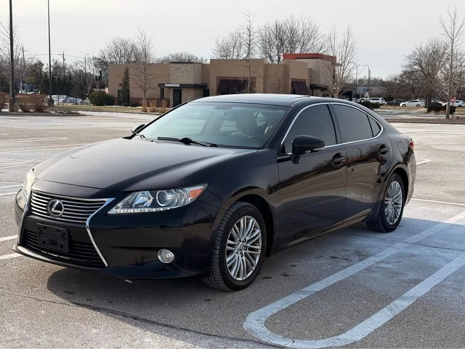 2014 Lexus ES 6th Gen - Image 2 of 13
