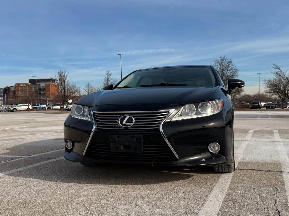 2014 Lexus ES 6th Gen - Image 13 of 13