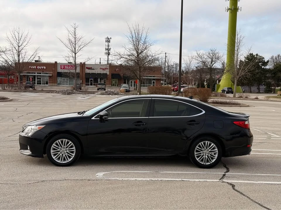 2014 Lexus ES 6th Gen - Image 6 of 16