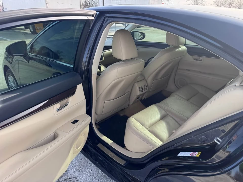 2014 Lexus ES 6th Gen - Image 15 of 16