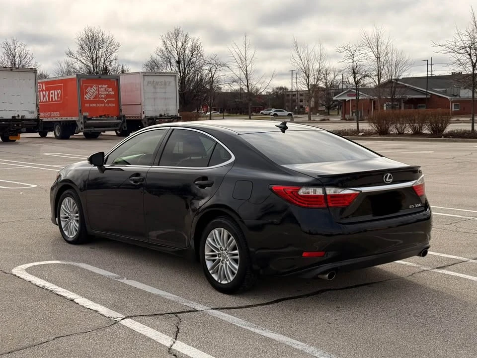 2014 Lexus ES 6th Gen - Image 10 of 16