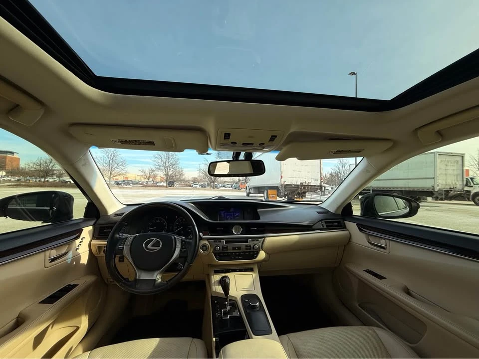 2014 Lexus ES 6th Gen - Image 12 of 16