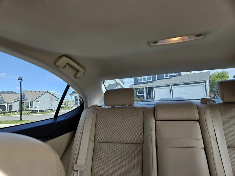 2014 Lexus ES 6th Gen - Image 10 of 15