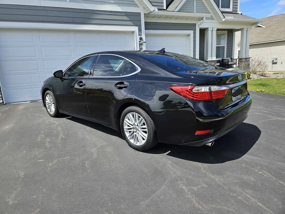 2014 Lexus ES 6th Gen - Image 3 of 15