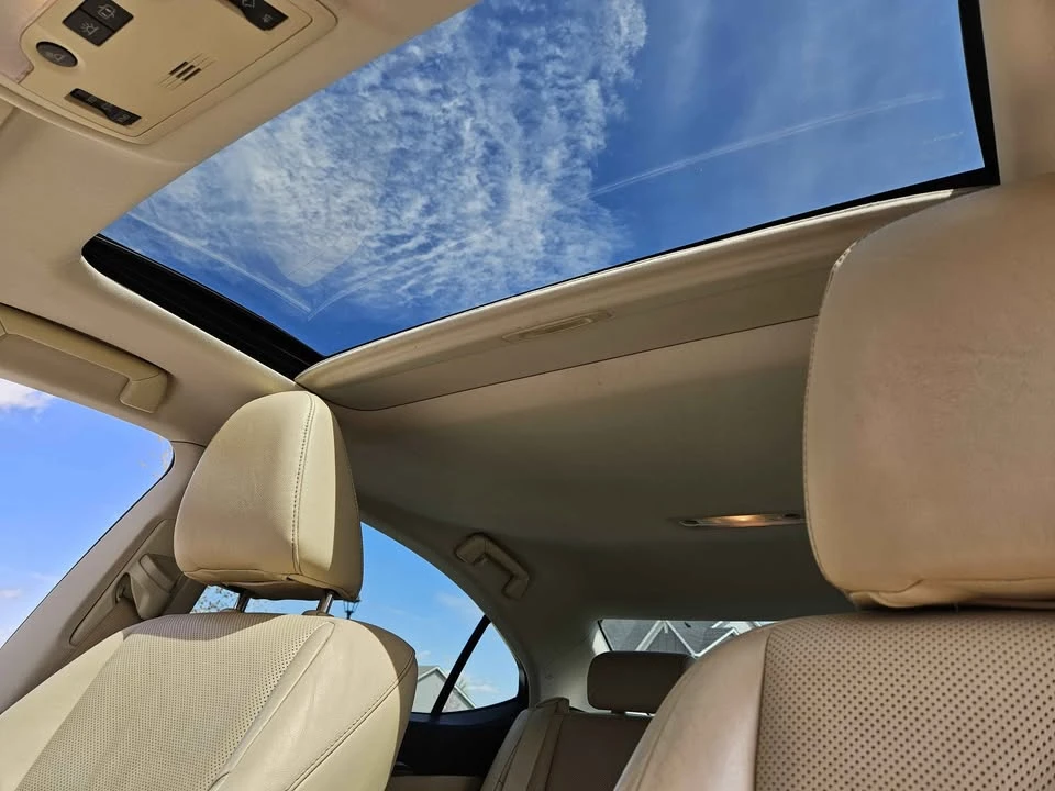 2014 Lexus ES 6th Gen - Image 9 of 15