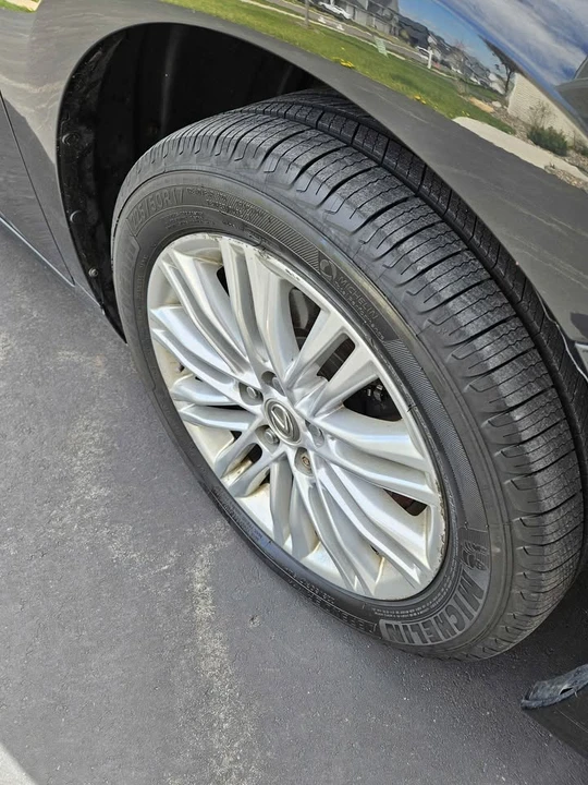 2014 Lexus ES 6th Gen - Image 13 of 15