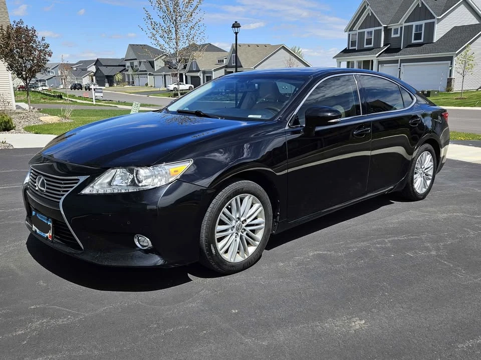 2014 Lexus ES 6th Gen - Image 2 of 15