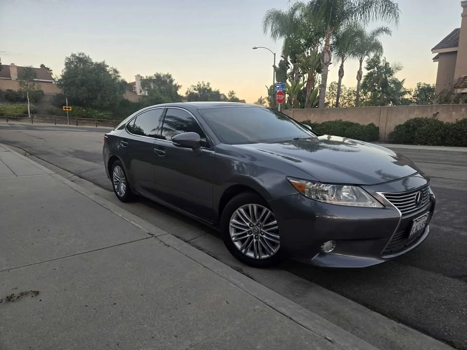 2014 Lexus ES 6th Gen - Image 2 of 7