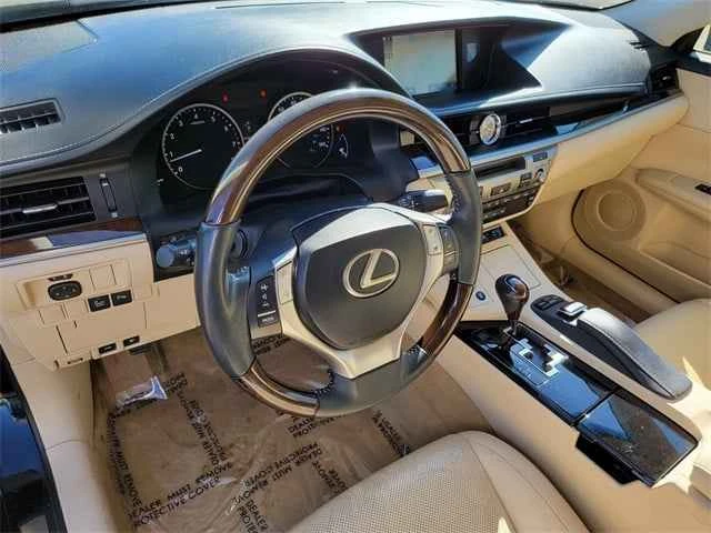2014 Lexus ES 6th Gen - Image 9 of 15