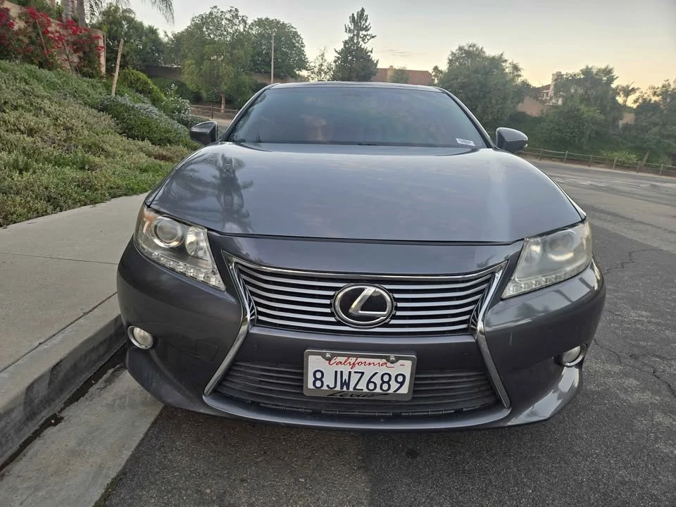 2014 Lexus ES 6th Gen - Image 3 of 7
