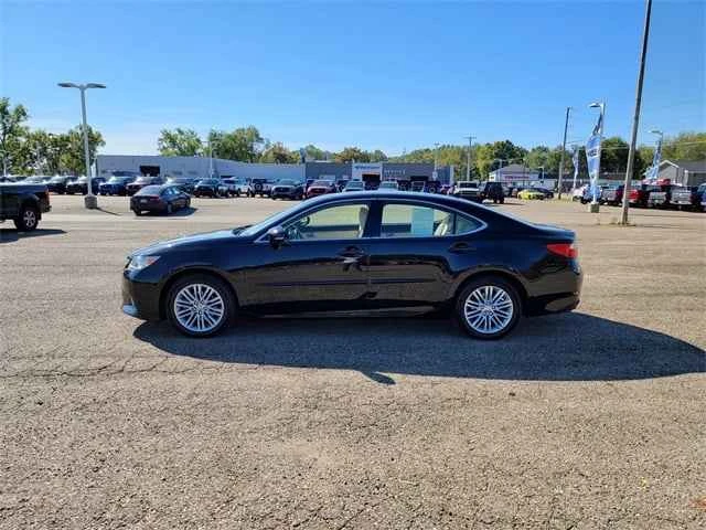 2014 Lexus ES 6th Gen - Image 4 of 15