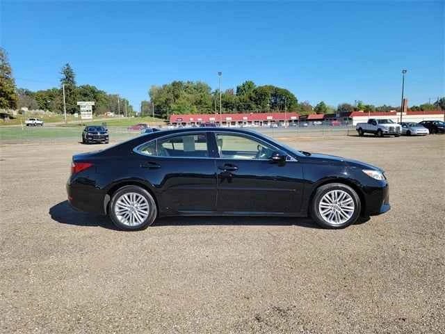 2014 Lexus ES 6th Gen - Image 8 of 15