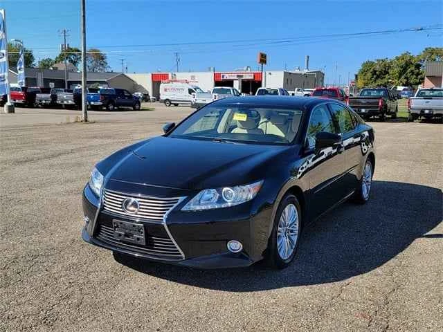 2014 Lexus ES 6th Gen - Image 3 of 15