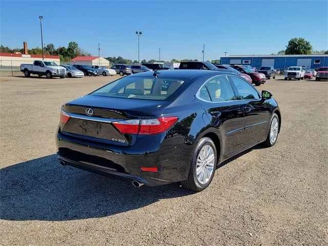 2014 Lexus ES 6th Gen - Image 7 of 15