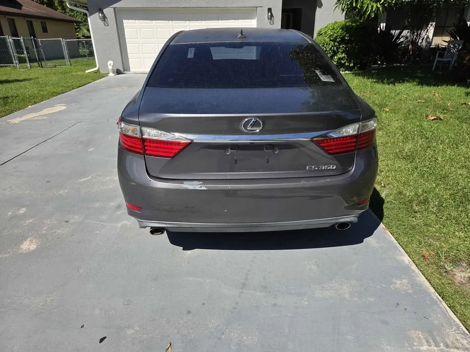 2014 Lexus ES 6th Gen - Image 8 of 9