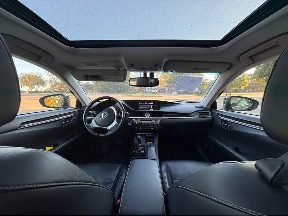 2014 Lexus ES 6th Gen - Image 15 of 20