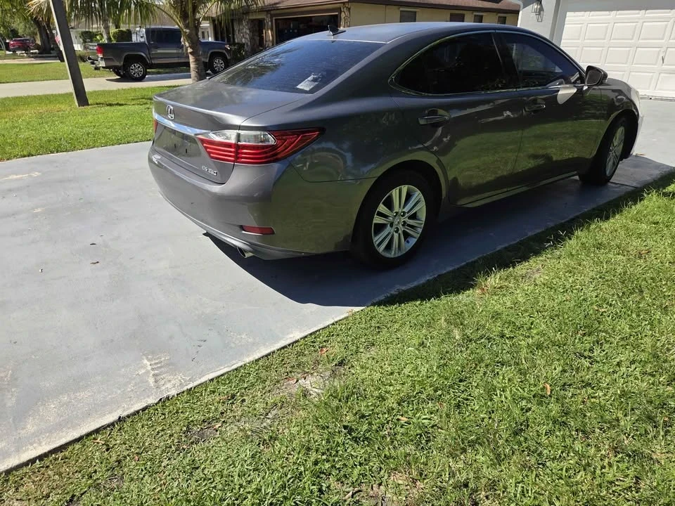 2014 Lexus ES 6th Gen - Image 7 of 9