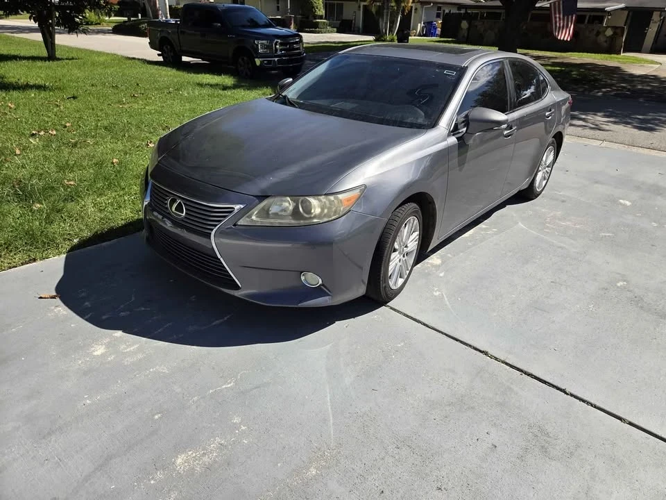 2014 Lexus ES 6th Gen - Image 2 of 9