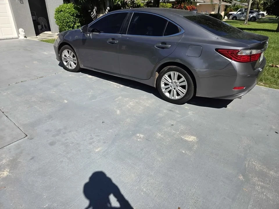 2014 Lexus ES 6th Gen - Image 3 of 9