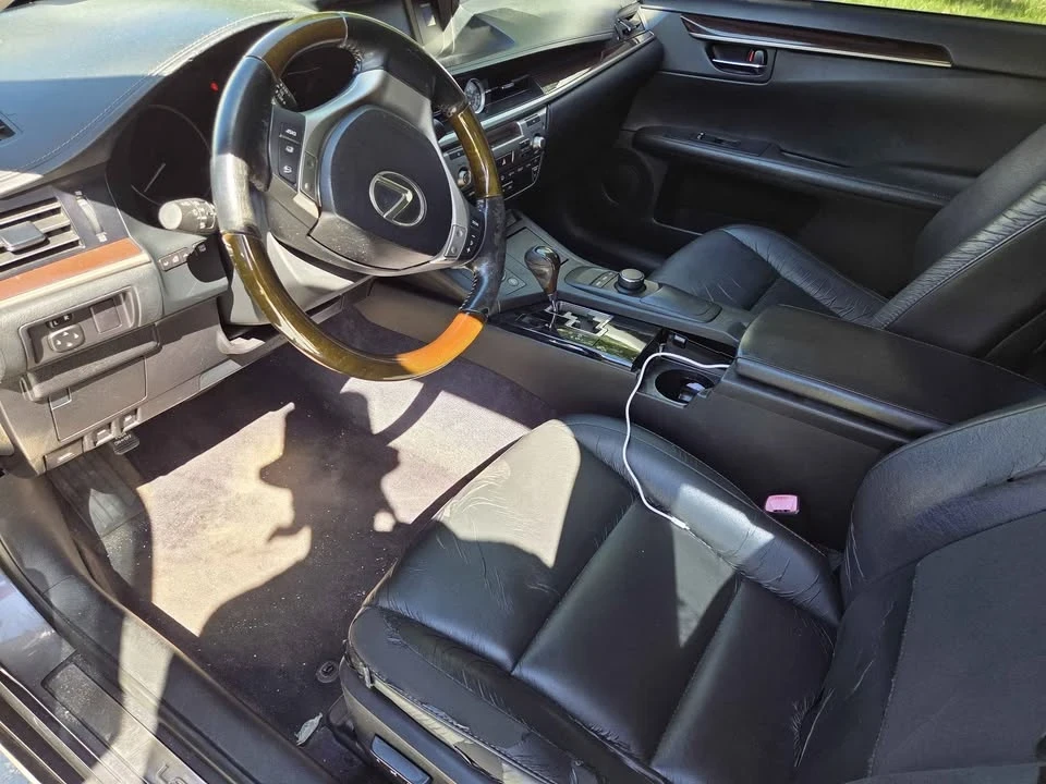 2014 Lexus ES 6th Gen - Image 5 of 9