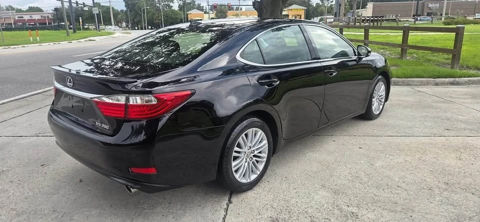 2014 Lexus ES 6th Gen - Image 7 of 17