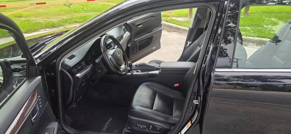 2014 Lexus ES 6th Gen - Image 13 of 17