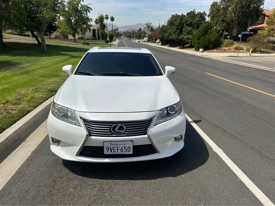 2014 Lexus ES 6th Gen - Image 6 of 10