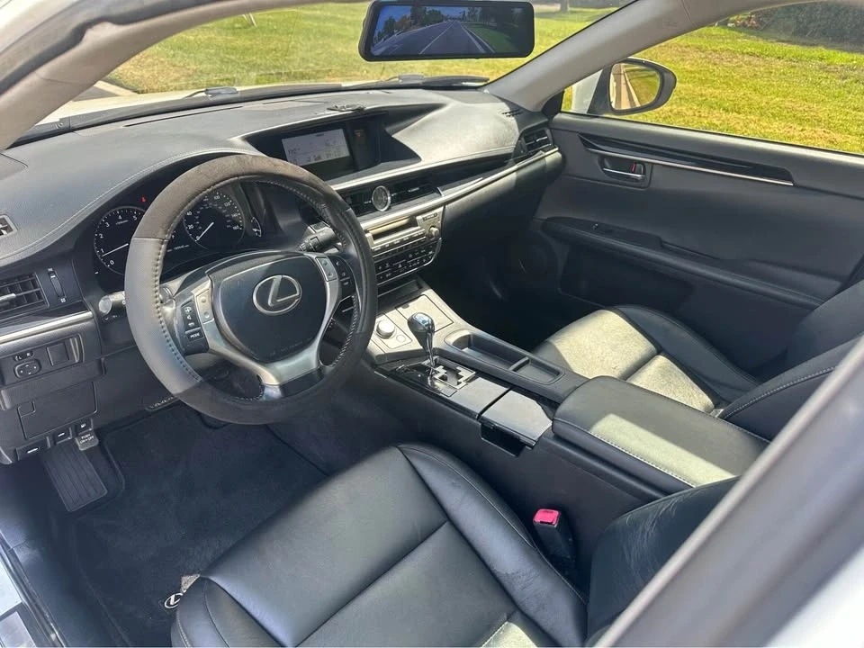 2014 Lexus ES 6th Gen - Image 7 of 10
