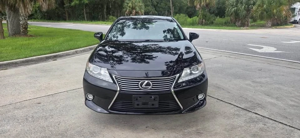 2014 Lexus ES 6th Gen - Image 2 of 17