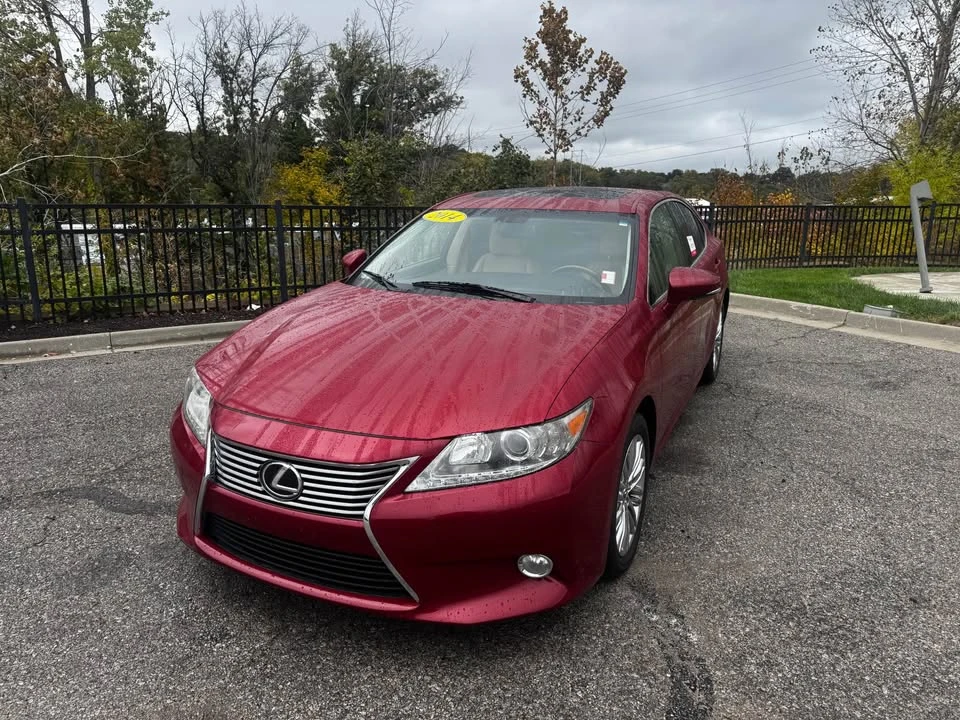 2014 Lexus ES 6th Gen - Image 2 of 14