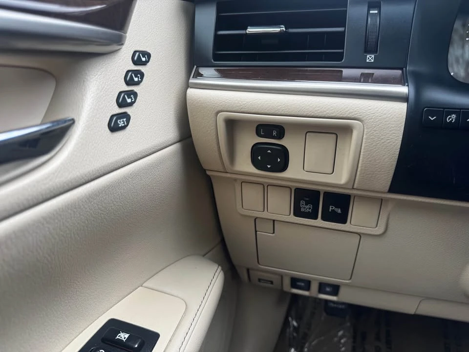 2014 Lexus ES 6th Gen - Image 9 of 14