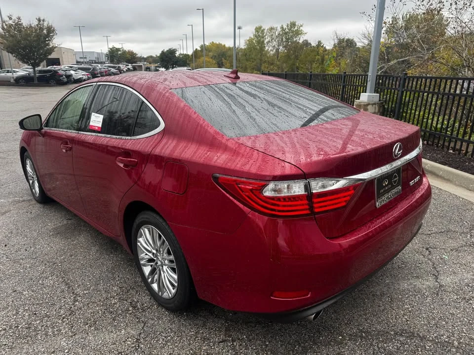 2014 Lexus ES 6th Gen - Image 3 of 14