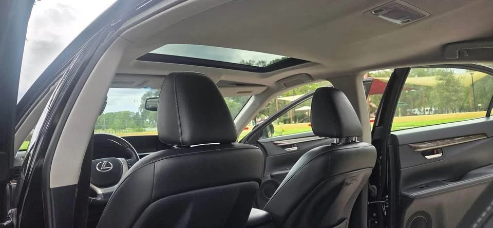 2014 Lexus ES 6th Gen - Image 15 of 17