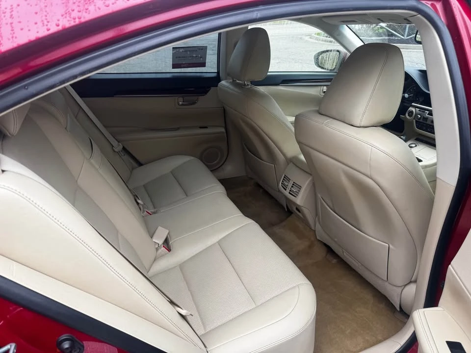 2014 Lexus ES 6th Gen - Image 11 of 14