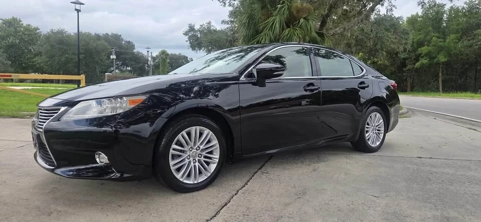 2014 Lexus ES 6th Gen - Image 4 of 17