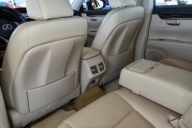 2014 Lexus ES 6th Gen - Image 10 of 12