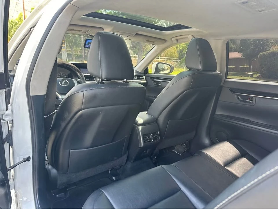 2014 Lexus ES 6th Gen - Image 8 of 10