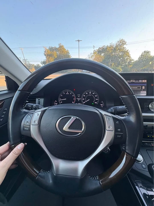 2014 Lexus ES 6th Gen - Image 18 of 20