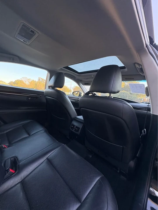 2014 Lexus ES 6th Gen - Image 14 of 20
