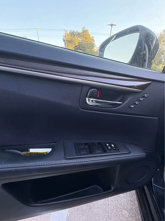 2014 Lexus ES 6th Gen - Image 11 of 20