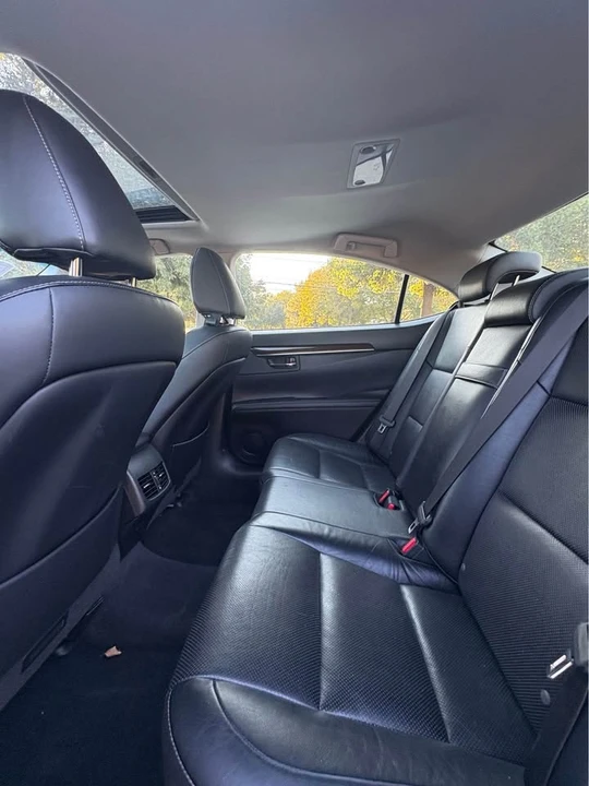 2014 Lexus ES 6th Gen - Image 10 of 20