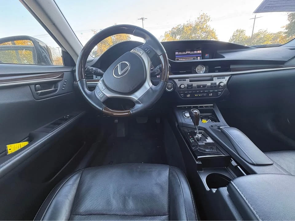2014 Lexus ES 6th Gen - Image 13 of 20