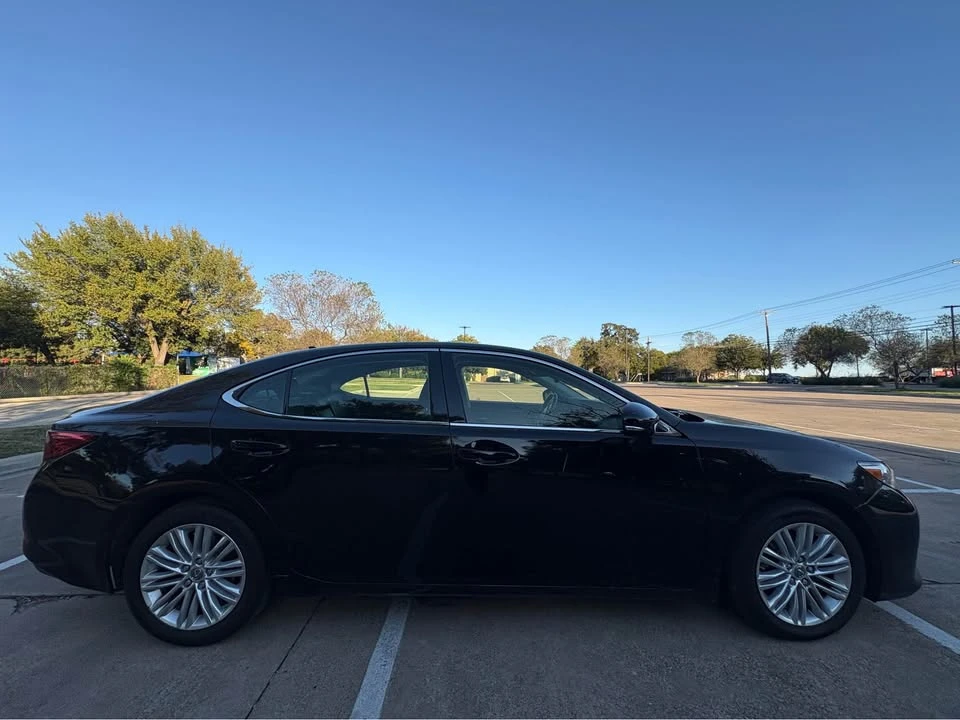 2014 Lexus ES 6th Gen - Image 3 of 20