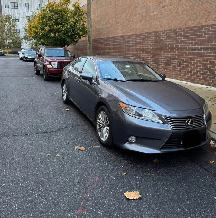 2014 Lexus ES 6th Gen - Image 2 of 10