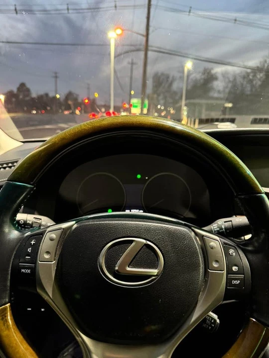 2014 Lexus ES 6th Gen - Image 7 of 10