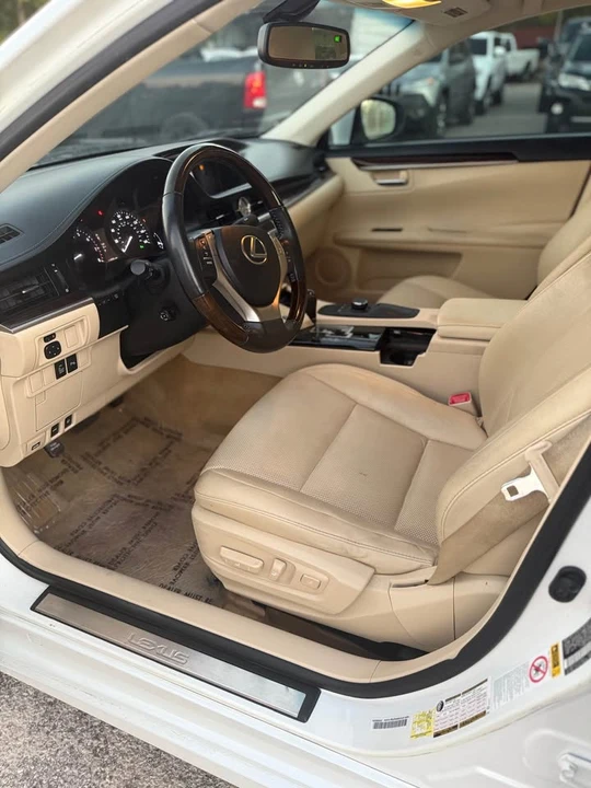 2014 Lexus ES 6th Gen - Image 6 of 17