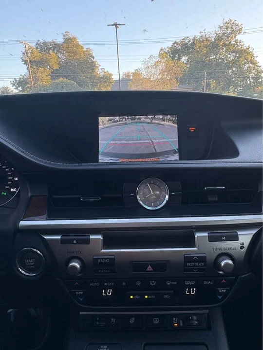 2014 Lexus ES 6th Gen - Image 19 of 20